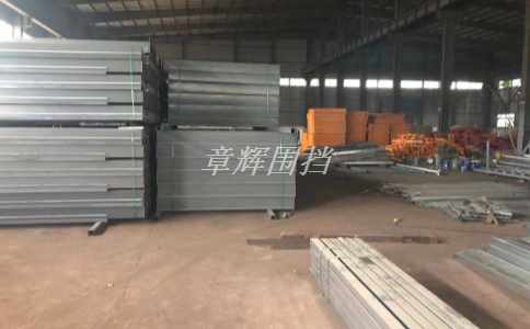 水泥圍墻和pvc圍擋哪種更經濟實用？（從壽命和費用兩個角度對比）